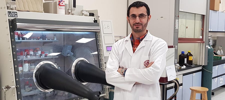 dr._oussama_el-kadri_in_the_lab-1